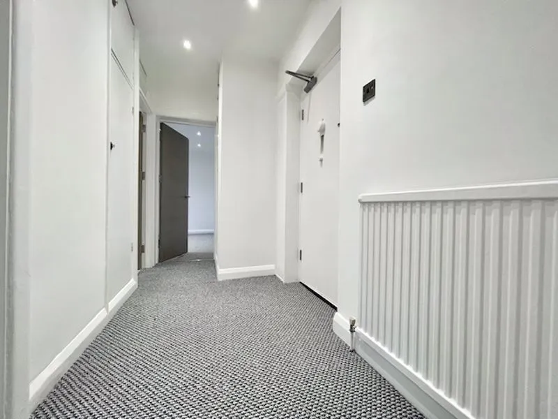 The Drive, London E18 2HS, photo 7