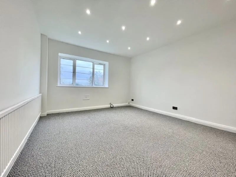 The Drive, London E18 2HS, photo 4
