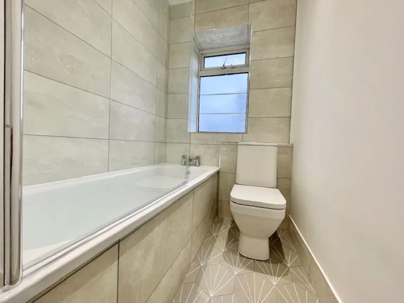 The Drive, London E18 2HS, photo 6