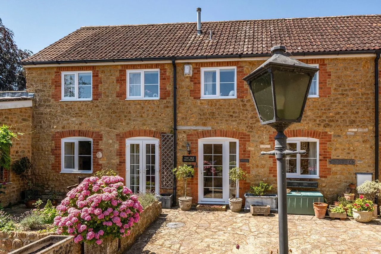 Brock Court, Castle Cary, BA7, photo 2
