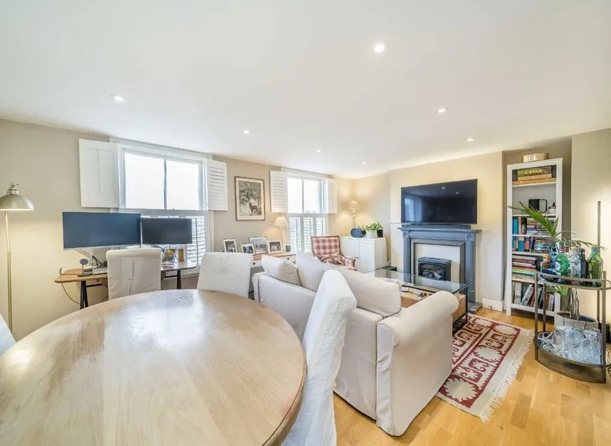 Cairns Road, Between The Commons, SW11, photo 2
