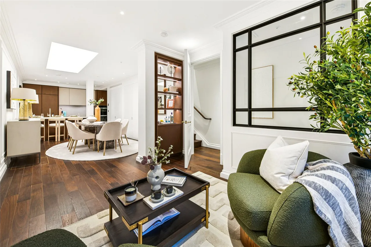 Charles Street, Mayfair, W1J, photo 2