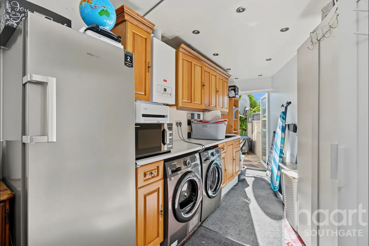 Pevensey Avenue, Enfield, EN1, photo 23