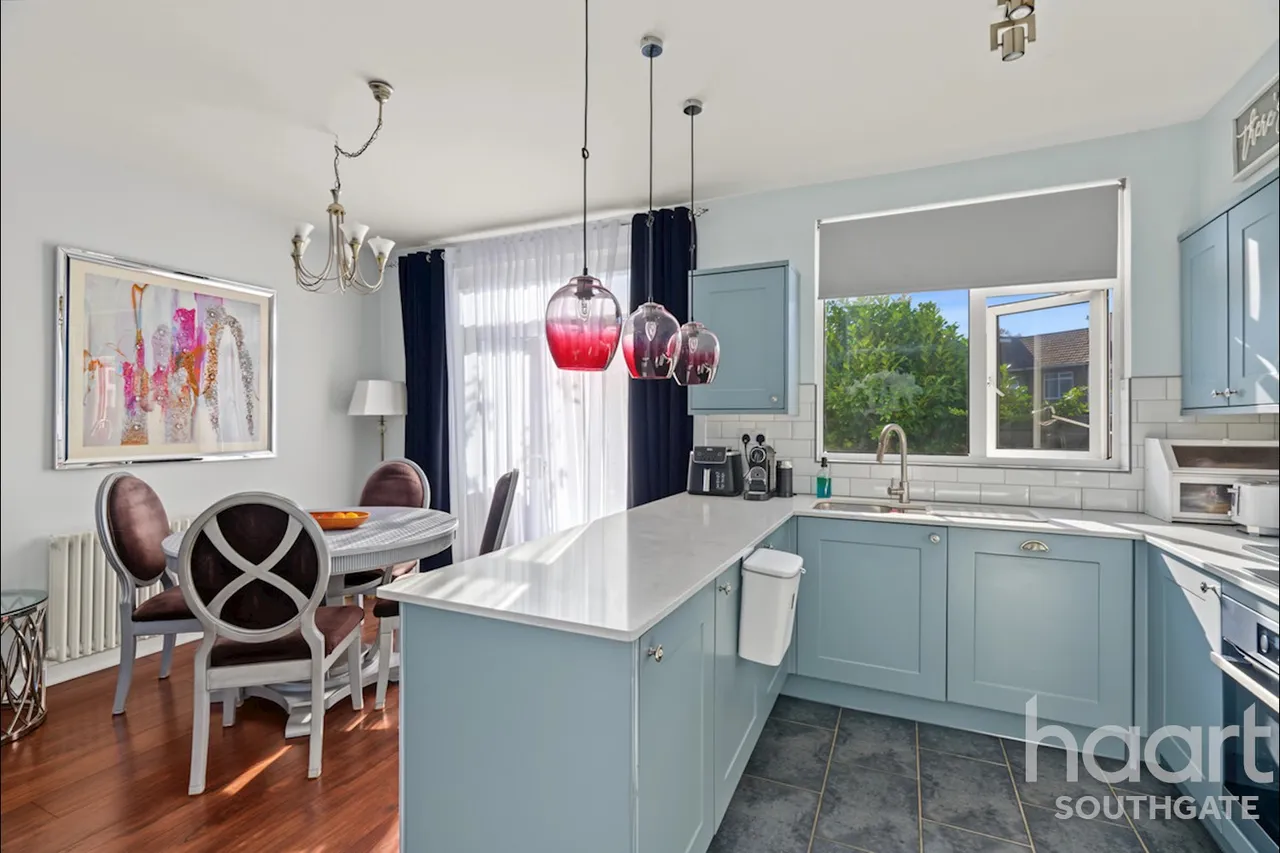 Pevensey Avenue, Enfield, EN1, photo 9