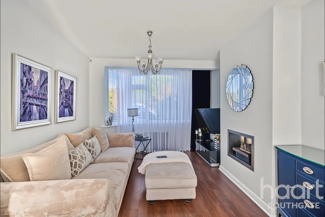 Pevensey Avenue, Enfield, EN1, photo 2