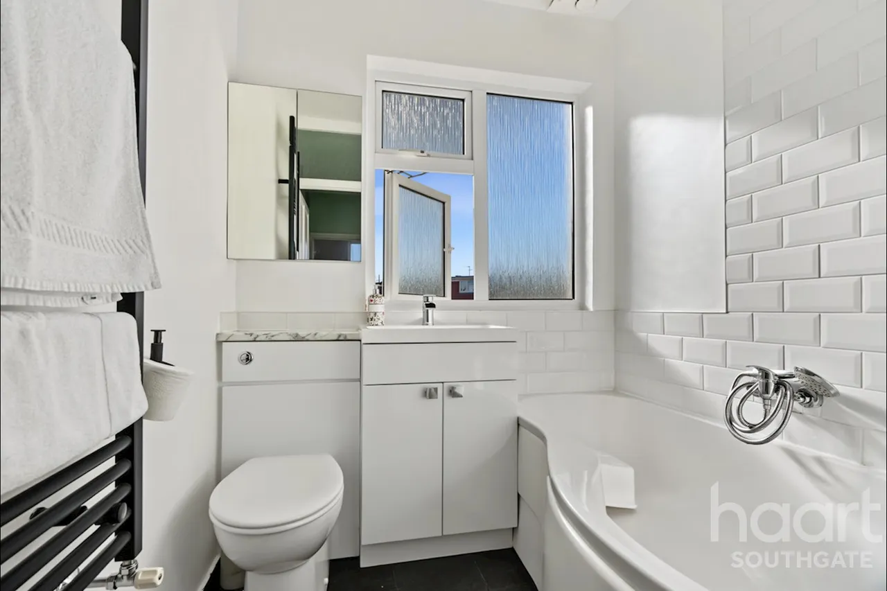 Pevensey Avenue, Enfield, EN1, photo 29