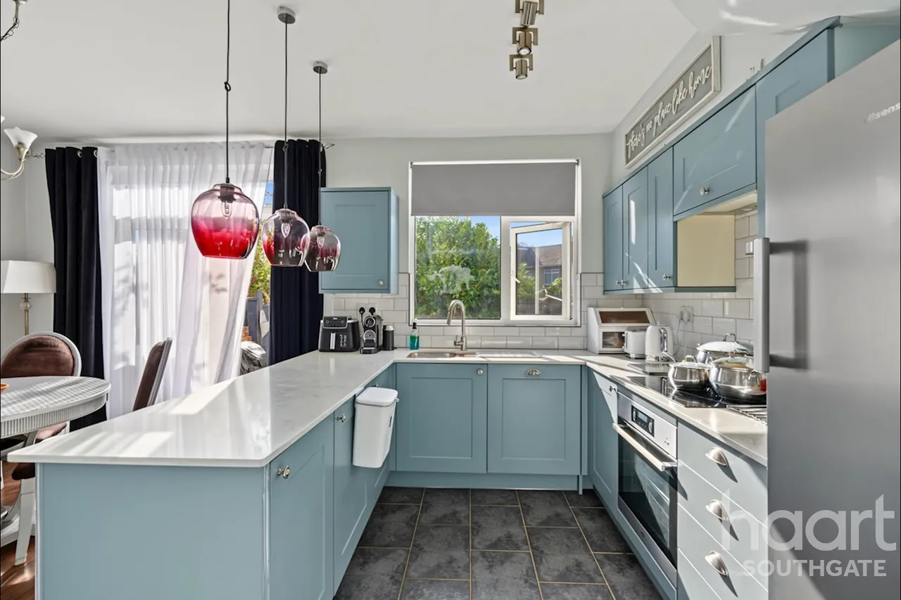 Pevensey Avenue, Enfield, EN1, photo 8