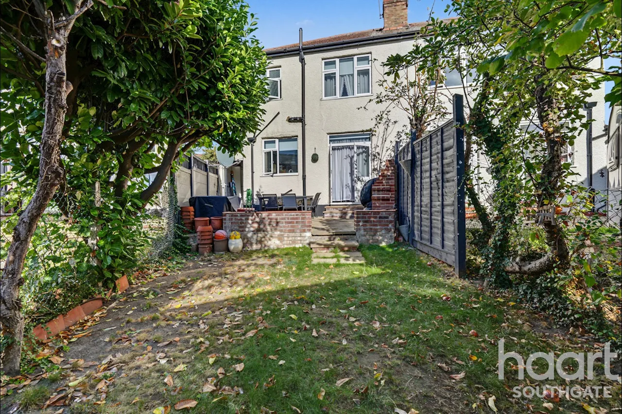 Pevensey Avenue, Enfield, EN1, photo 18