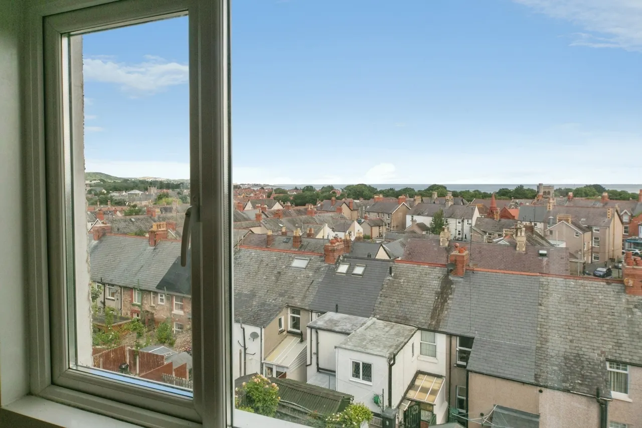 Withington Avenue, Old Colwyn, LL29, photo 17