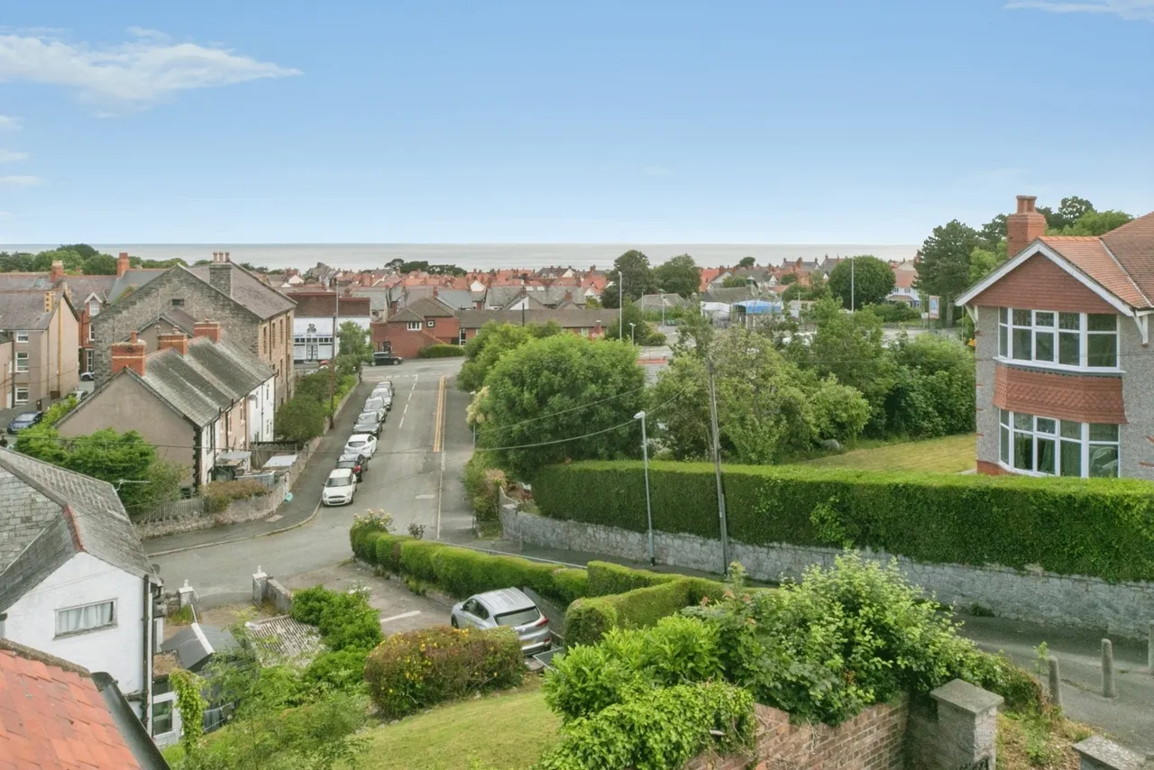 Withington Avenue, Old Colwyn, LL29, photo 2