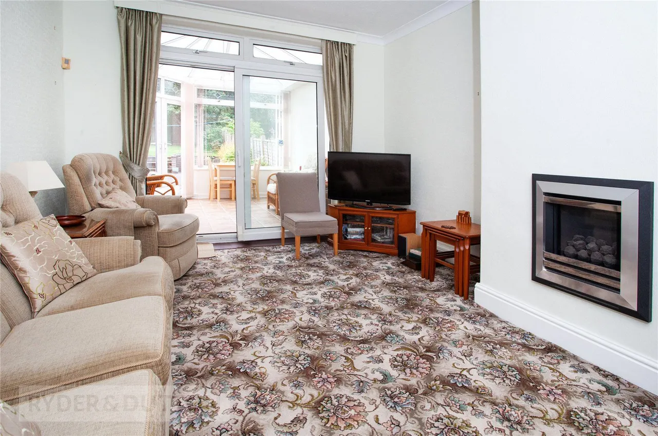 Broadway, Royton, OL2, photo 4