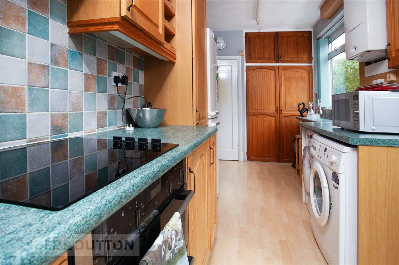 Broadway, Royton, OL2, photo 8