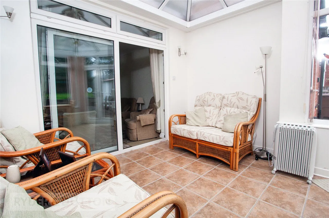 Broadway, Royton, OL2, photo 11