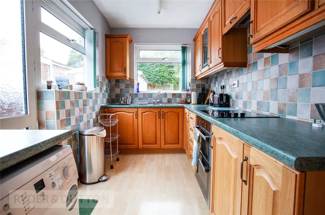 Broadway, Royton, OL2, photo 6