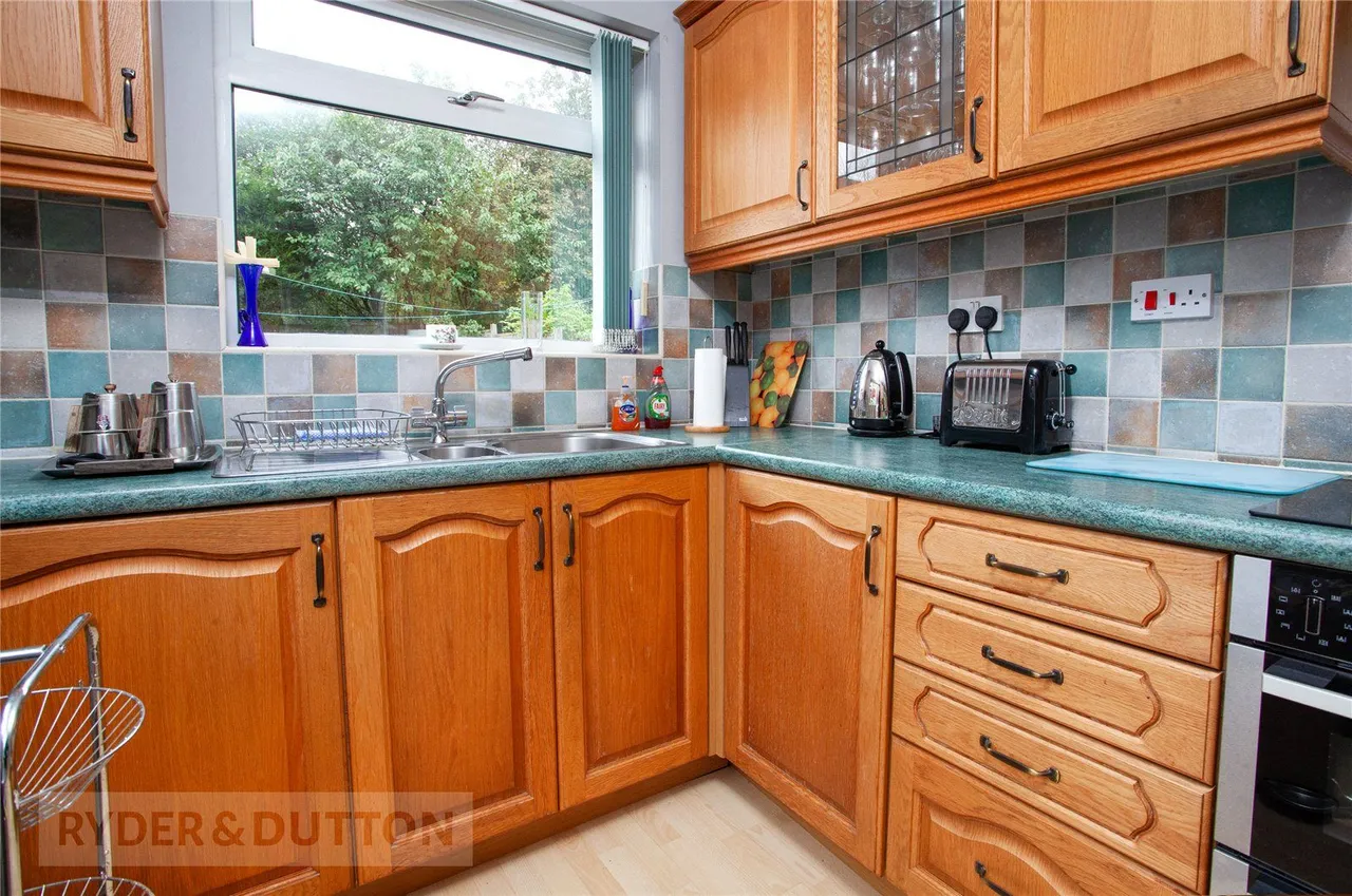 Broadway, Royton, OL2, photo 7