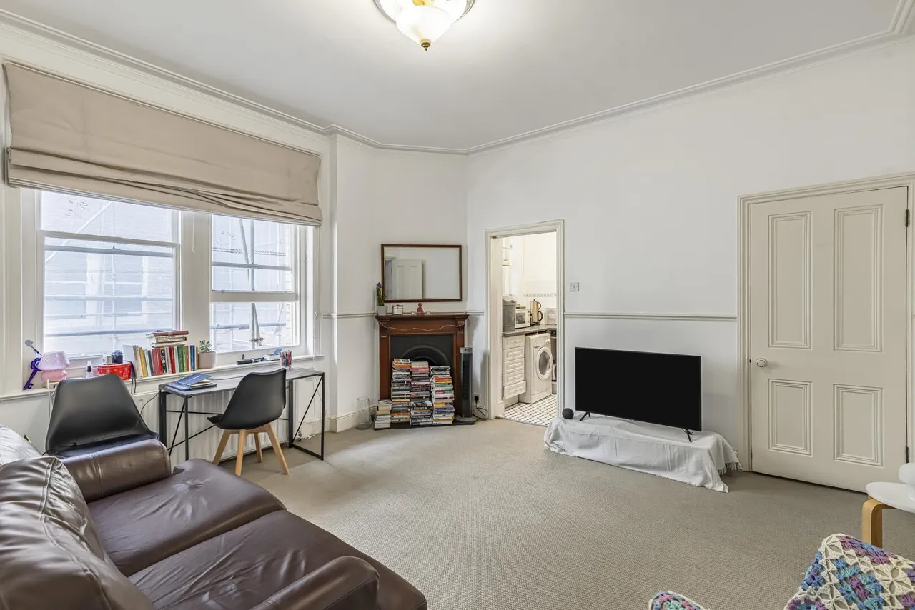 Prince Of Wales Drive, London SW11 4BP, photo 2