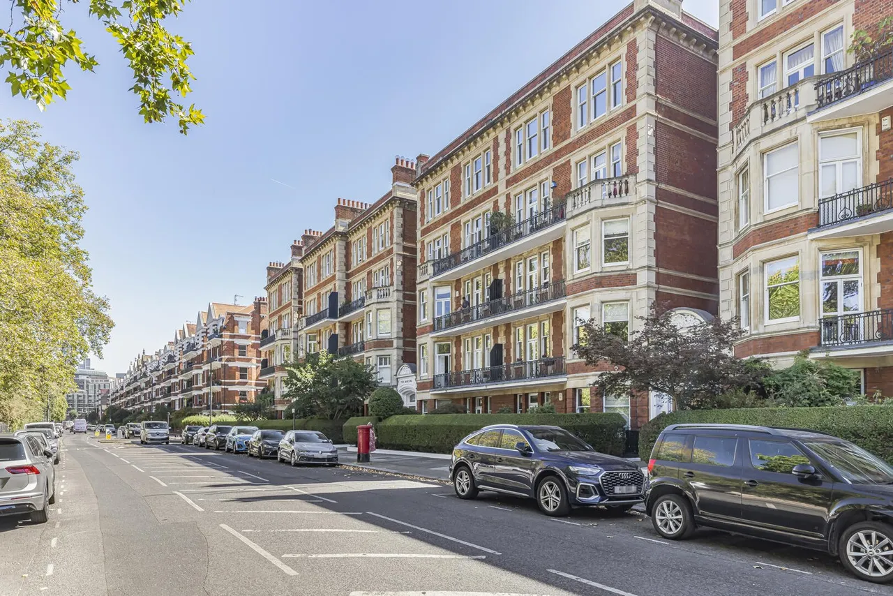 Prince Of Wales Drive, London SW11 4BP, photo 12