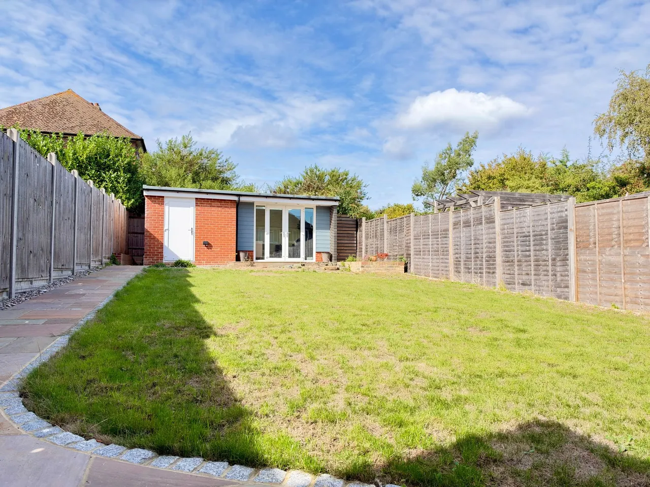 Stunning Three Bedroom Semi Detached With No Onward Chain Close, To The Train Station, photo 8