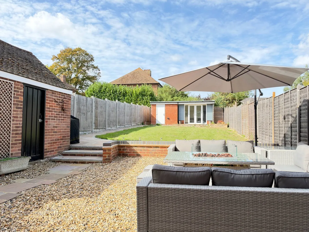 Stunning Three Bedroom Semi Detached With No Onward Chain Close, To The Train Station, photo 7