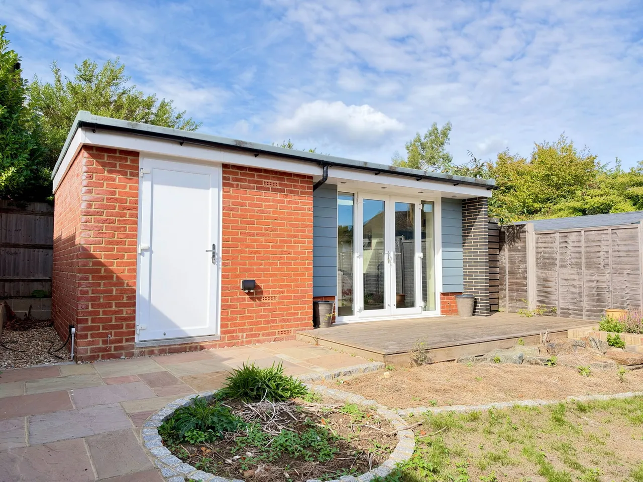 Stunning Three Bedroom Semi Detached With No Onward Chain Close, To The Train Station, photo 10