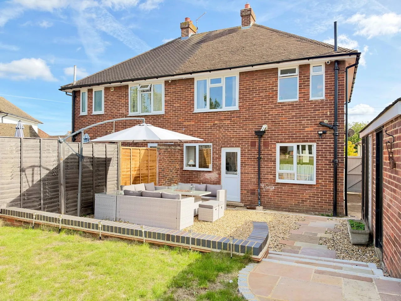 Stunning Three Bedroom Semi Detached With No Onward Chain Close, To The Train Station, photo 9