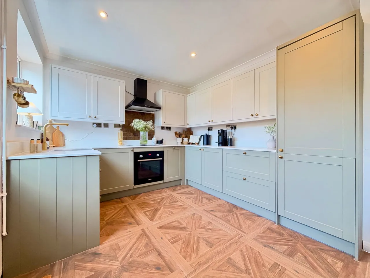 Stunning Three Bedroom Semi Detached With No Onward Chain Close, To The Train Station, photo 4