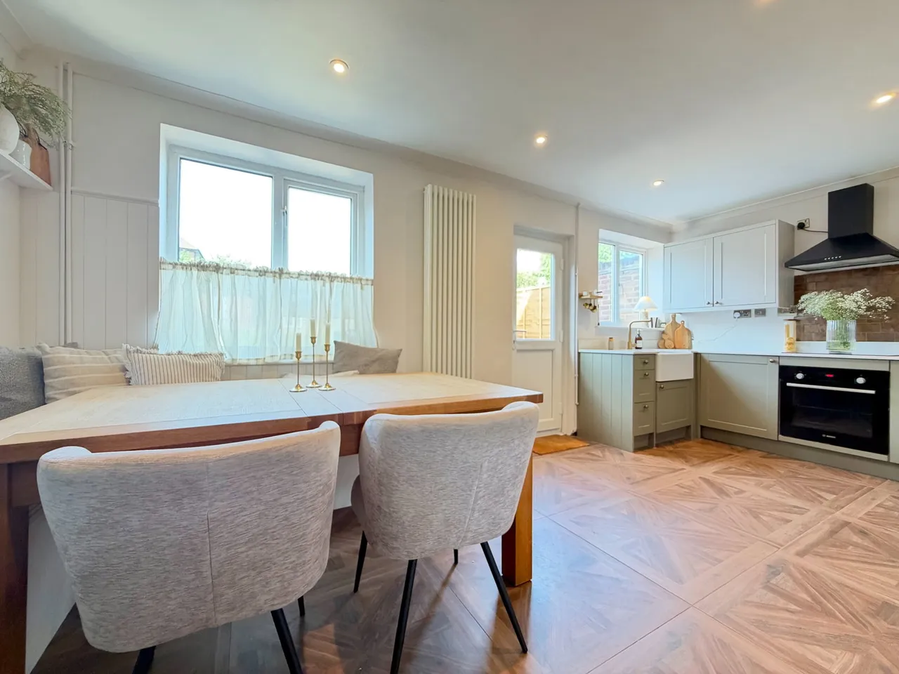 Stunning Three Bedroom Semi Detached With No Onward Chain Close, To The Train Station, photo 6