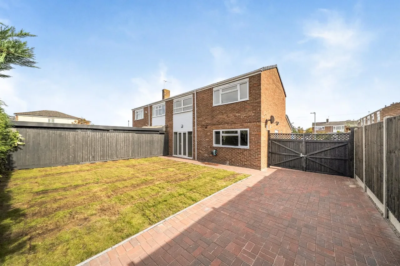 William Ellis Close, Old Windsor, photo 15