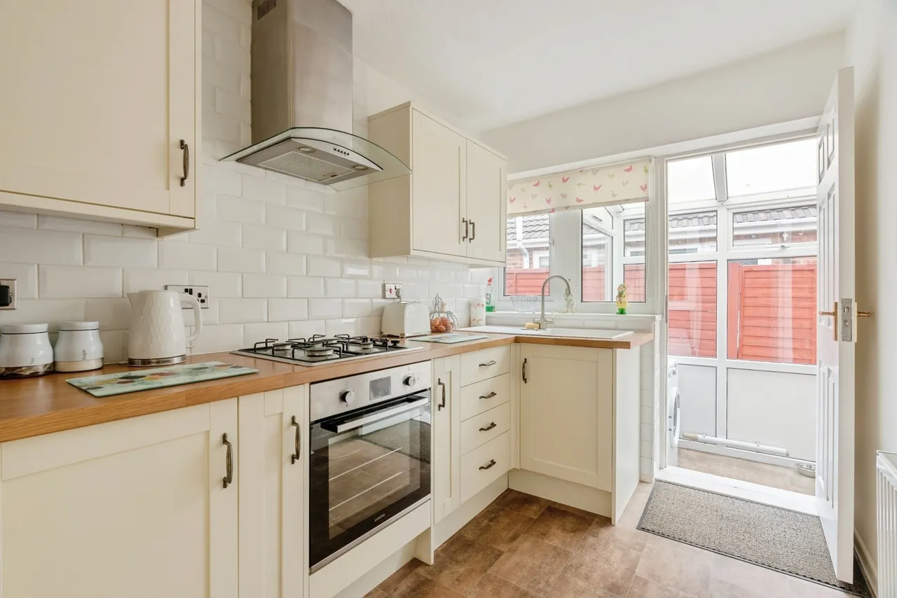 Crow Wood Avenue, Burnley, BB12, photo 3