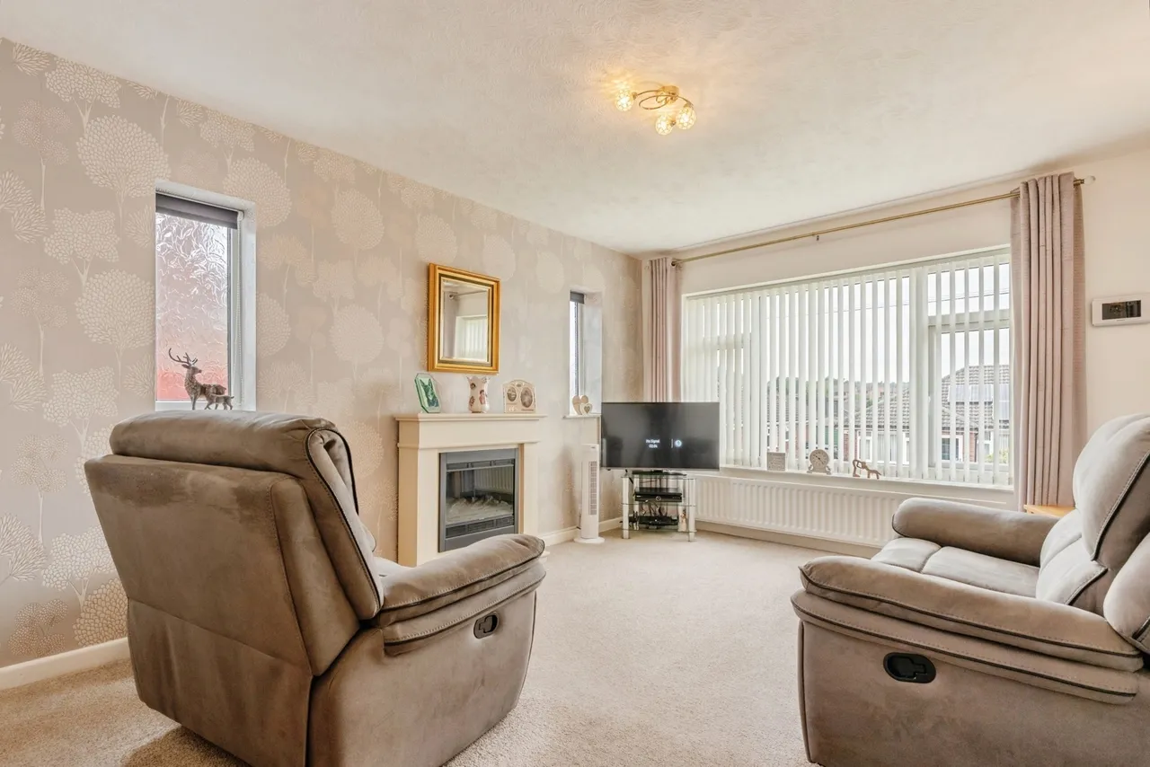 Crow Wood Avenue, Burnley, BB12, photo 2