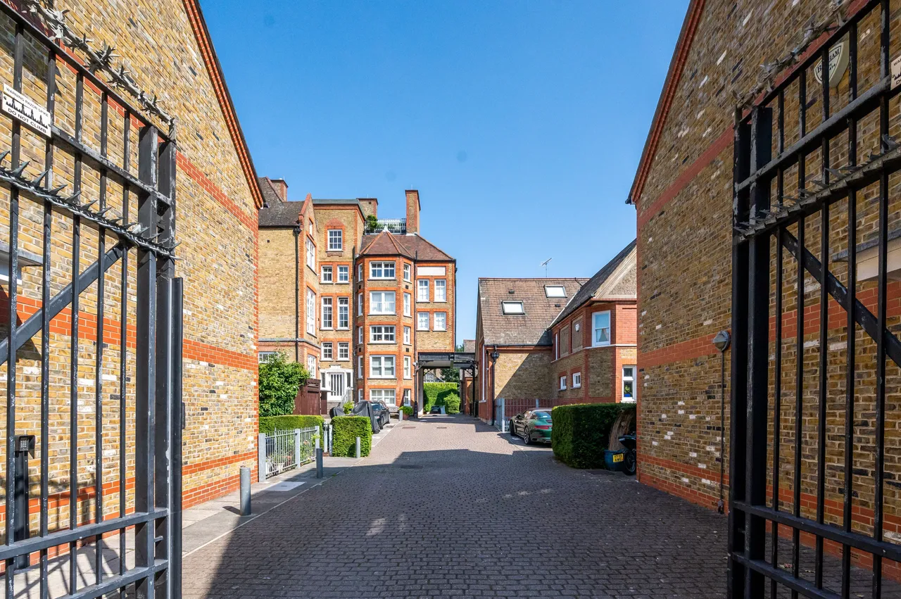 5 Southside Quarter, 38 Burns Road, London, photo 2