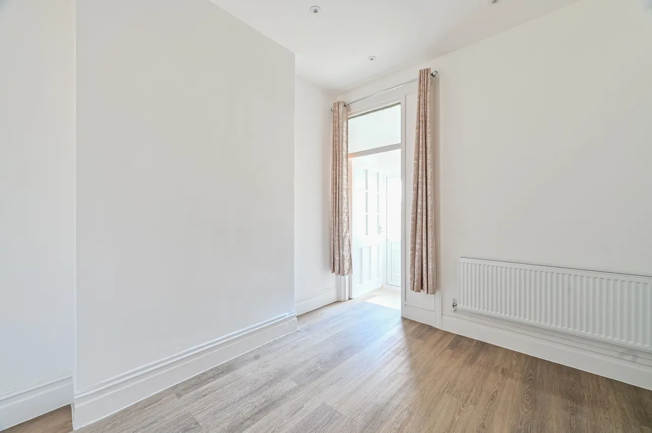 Flat A, 18 Frome Road, London, photo 10