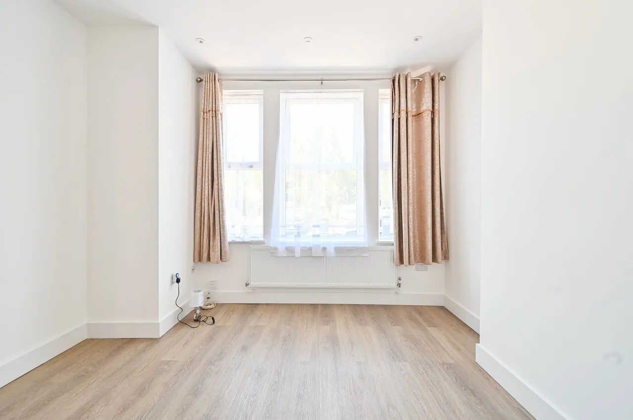 Flat A, 18 Frome Road, London, photo 2