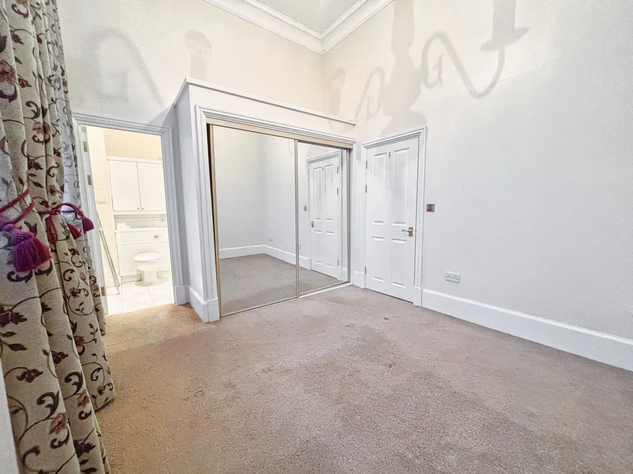 Royal Earlswood Park, RH1, photo 7