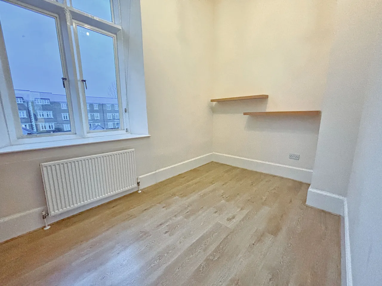 Royal Earlswood Park, RH1, photo 12