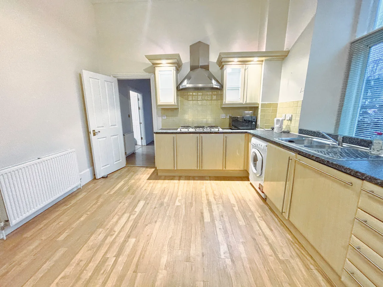 Royal Earlswood Park, RH1, photo 5