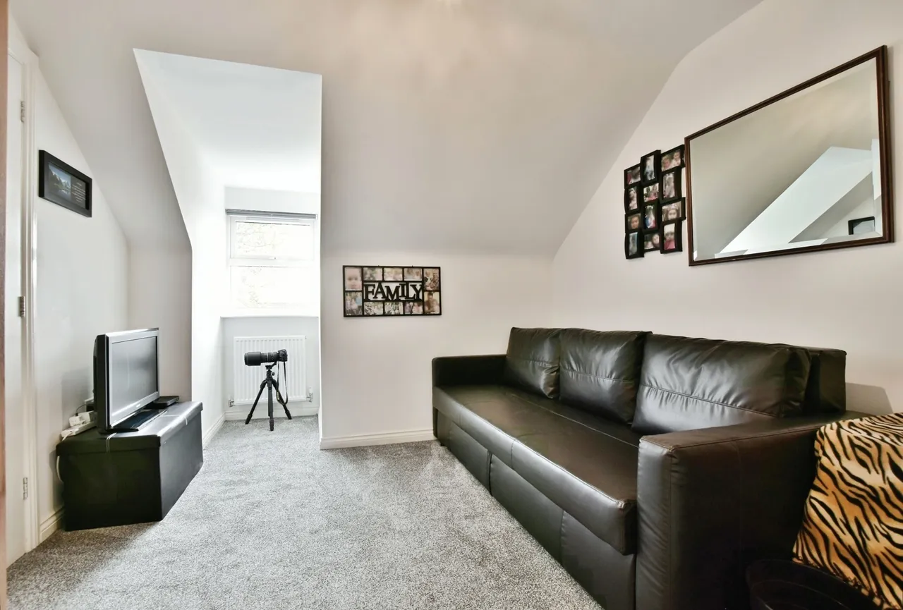 Wright Close, Handforth, Wilmslow, Cheshire, SK9, photo 10