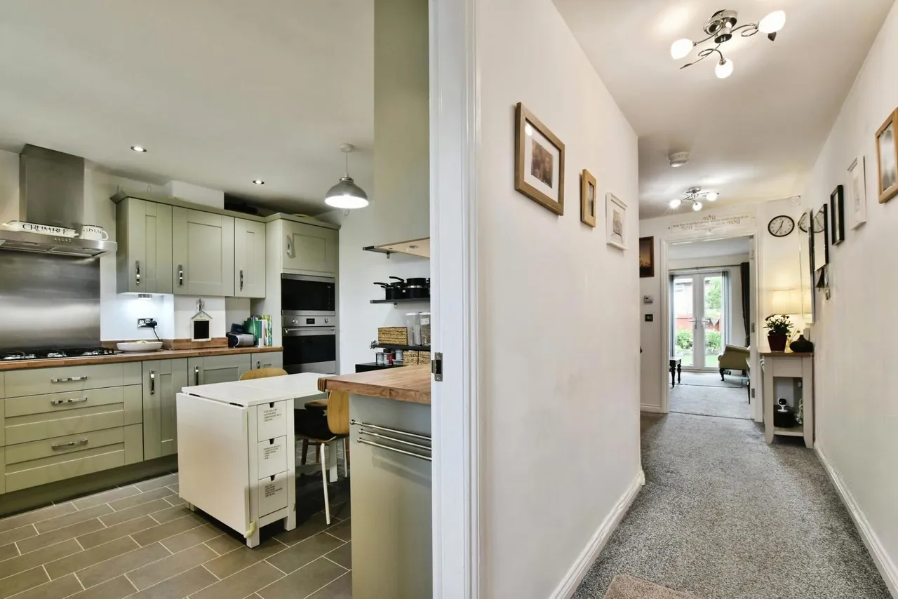 Wright Close, Handforth, Wilmslow, Cheshire, SK9, photo 13