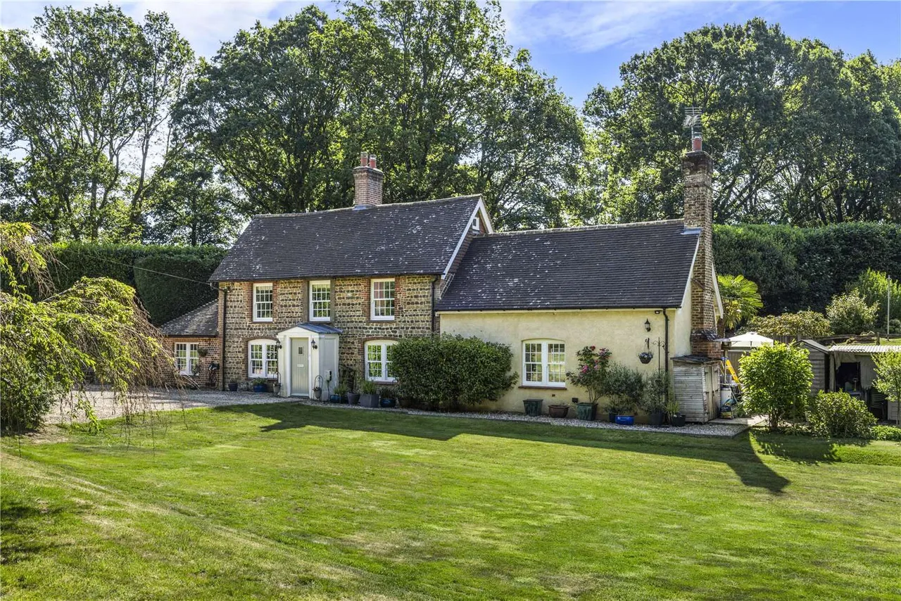 4 bed house for sale — London Road, Rake, Liss, West Sussex, GU33 7JQ