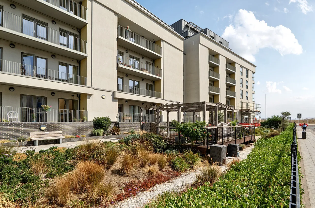 2 bed flat for sale, South Parade, Southsea, PO4