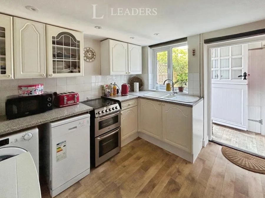 White Chimney Row, Westbourne, PO10, photo 3