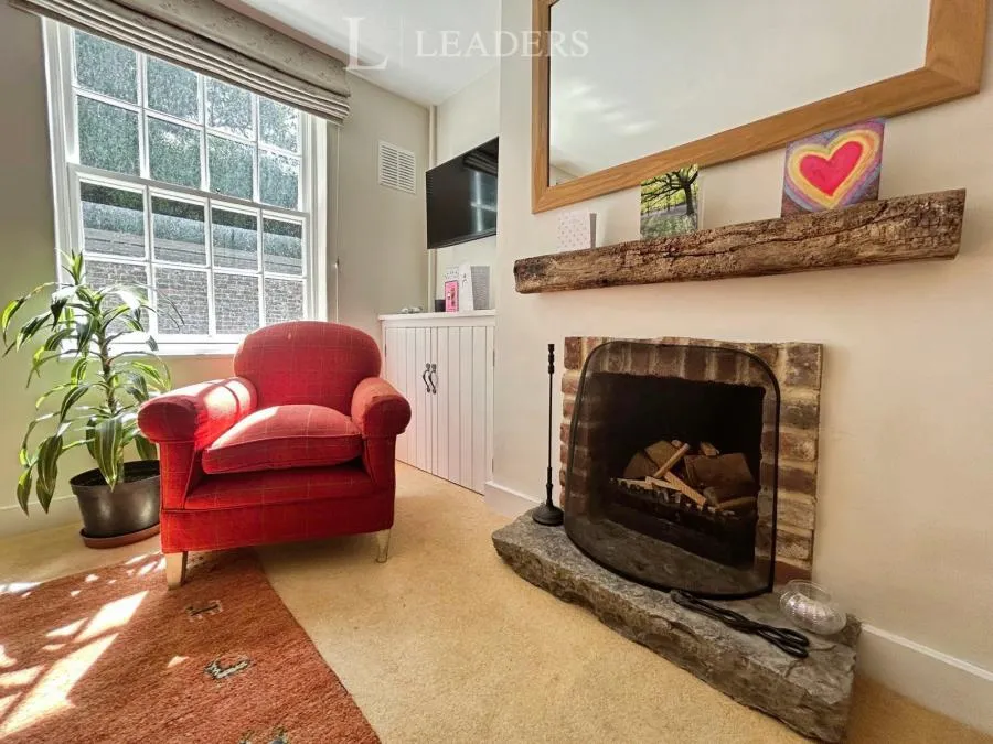 White Chimney Row, Westbourne, PO10, photo 2