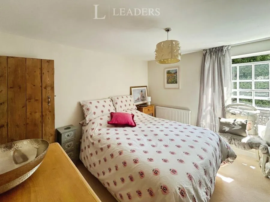 White Chimney Row, Westbourne, PO10, photo 10