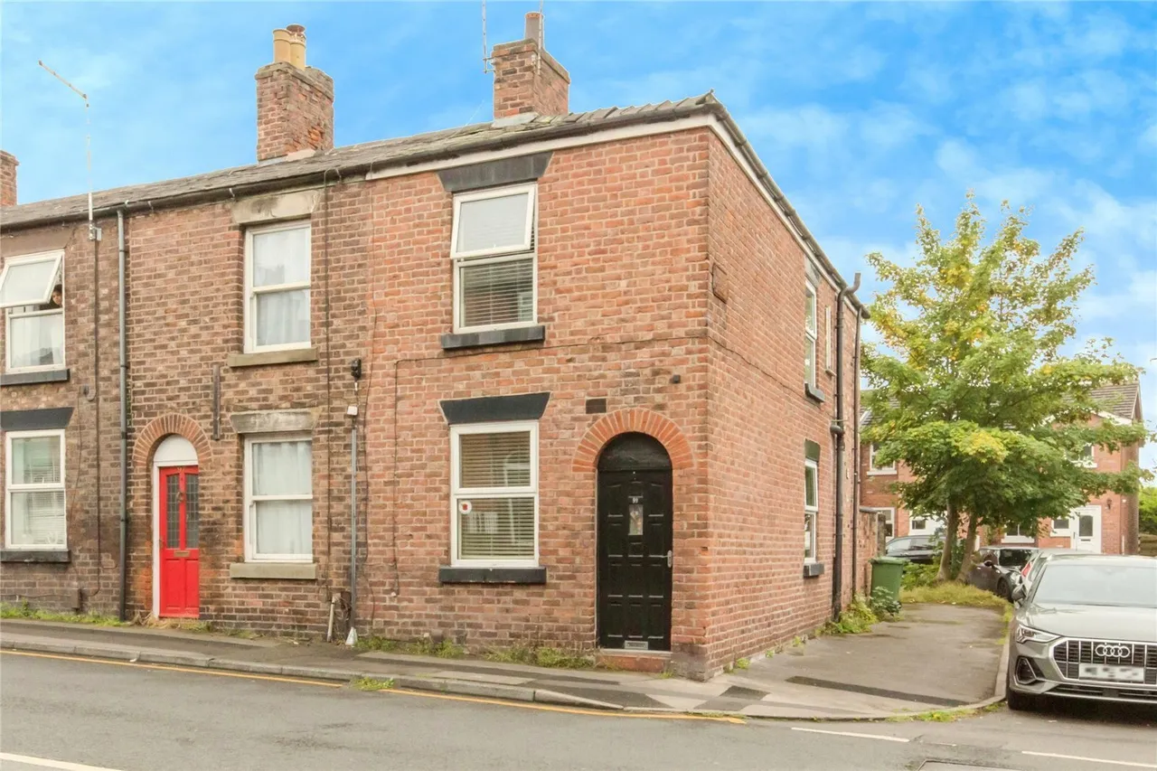 3 bed house for sale — Chester Road, Macclesfield, Cheshire, SK11