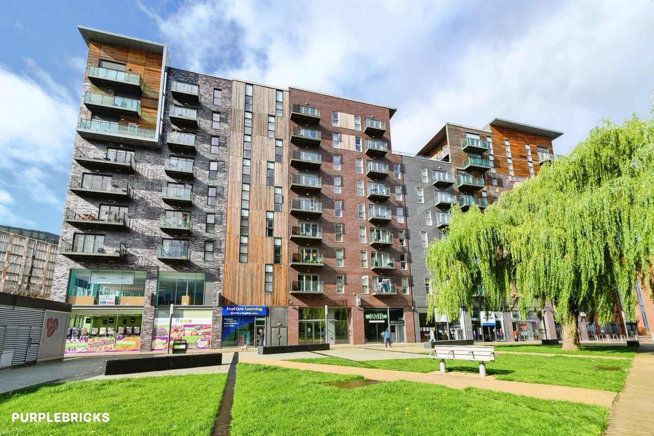 2 bed flat for sale, St. Johns Gardens, Bury, BL9