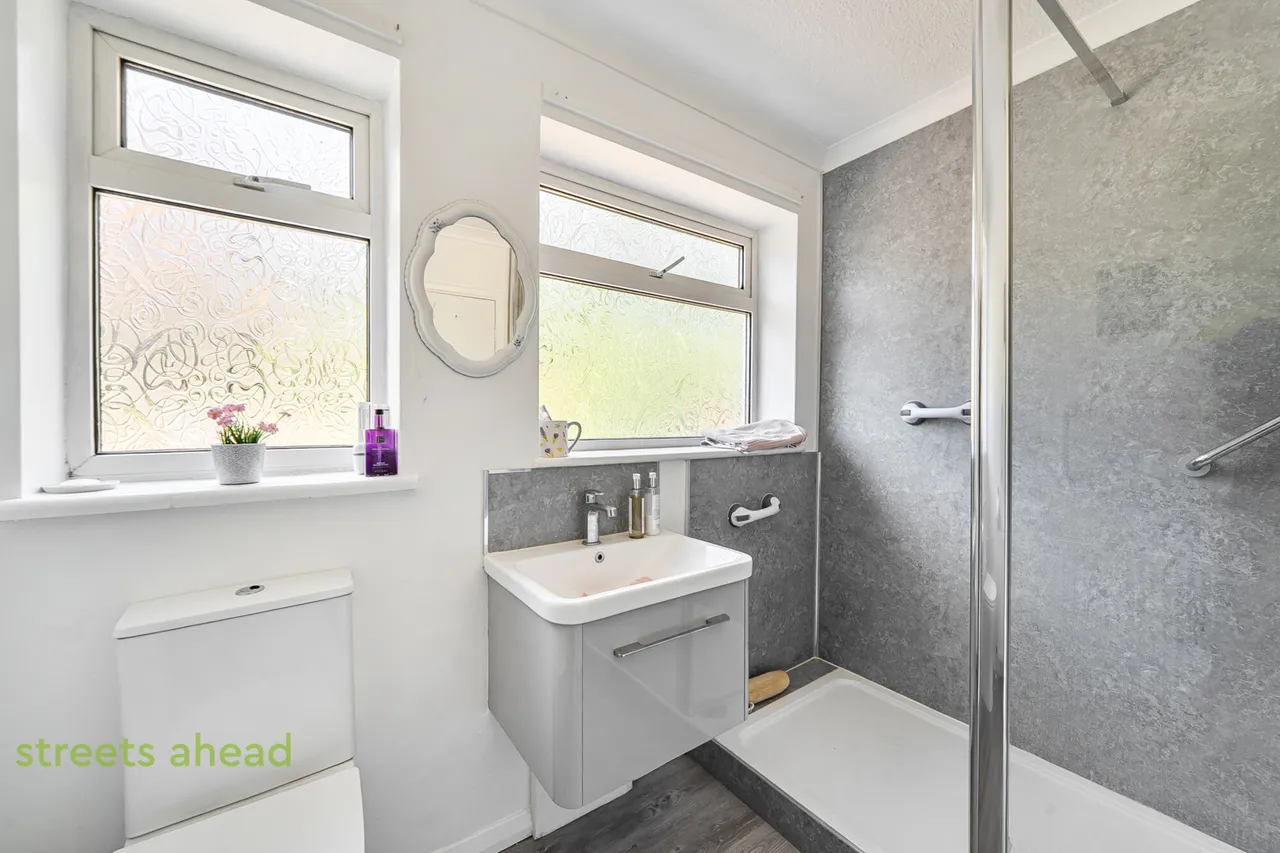Caterham Drive, Coulsdon, CR5, photo 11