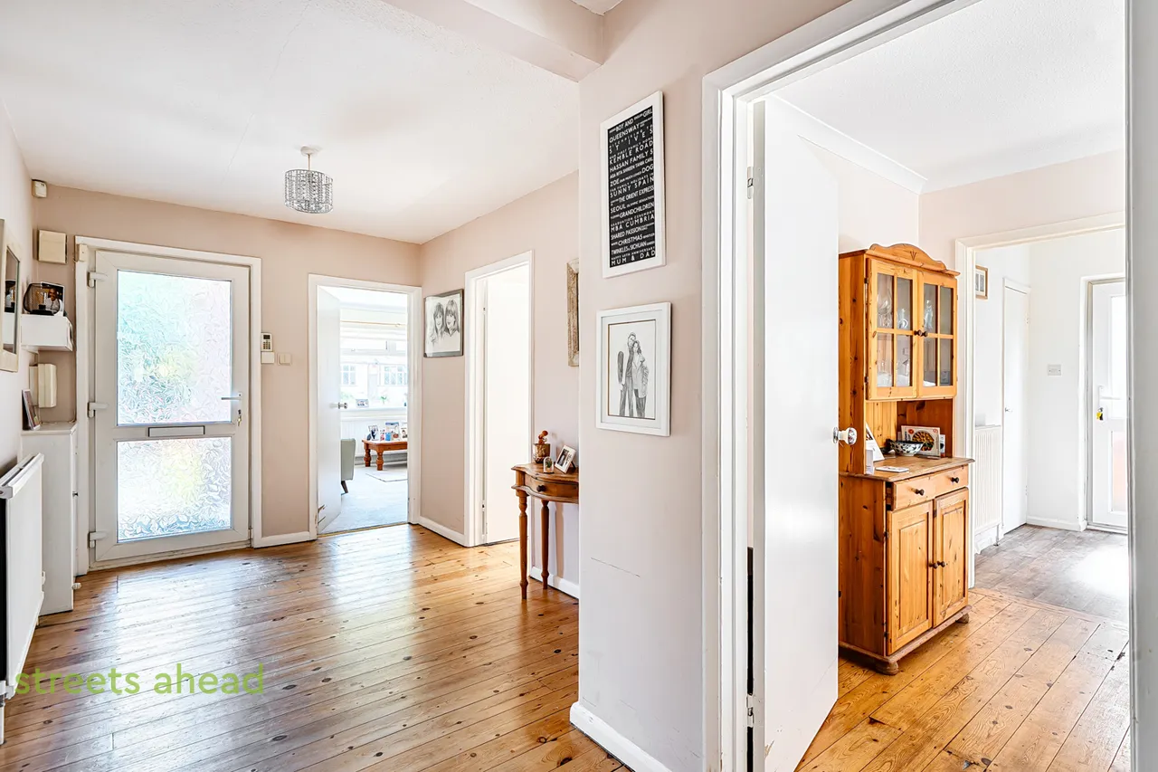 Caterham Drive, Coulsdon, CR5, photo 6