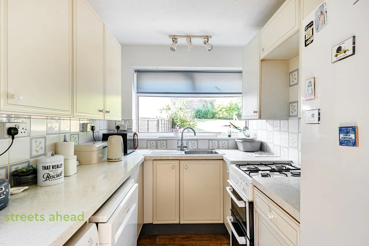 Caterham Drive, Coulsdon, CR5, photo 5