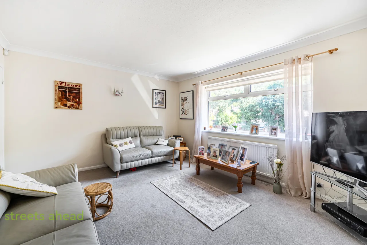 Caterham Drive, Coulsdon, CR5, photo 3
