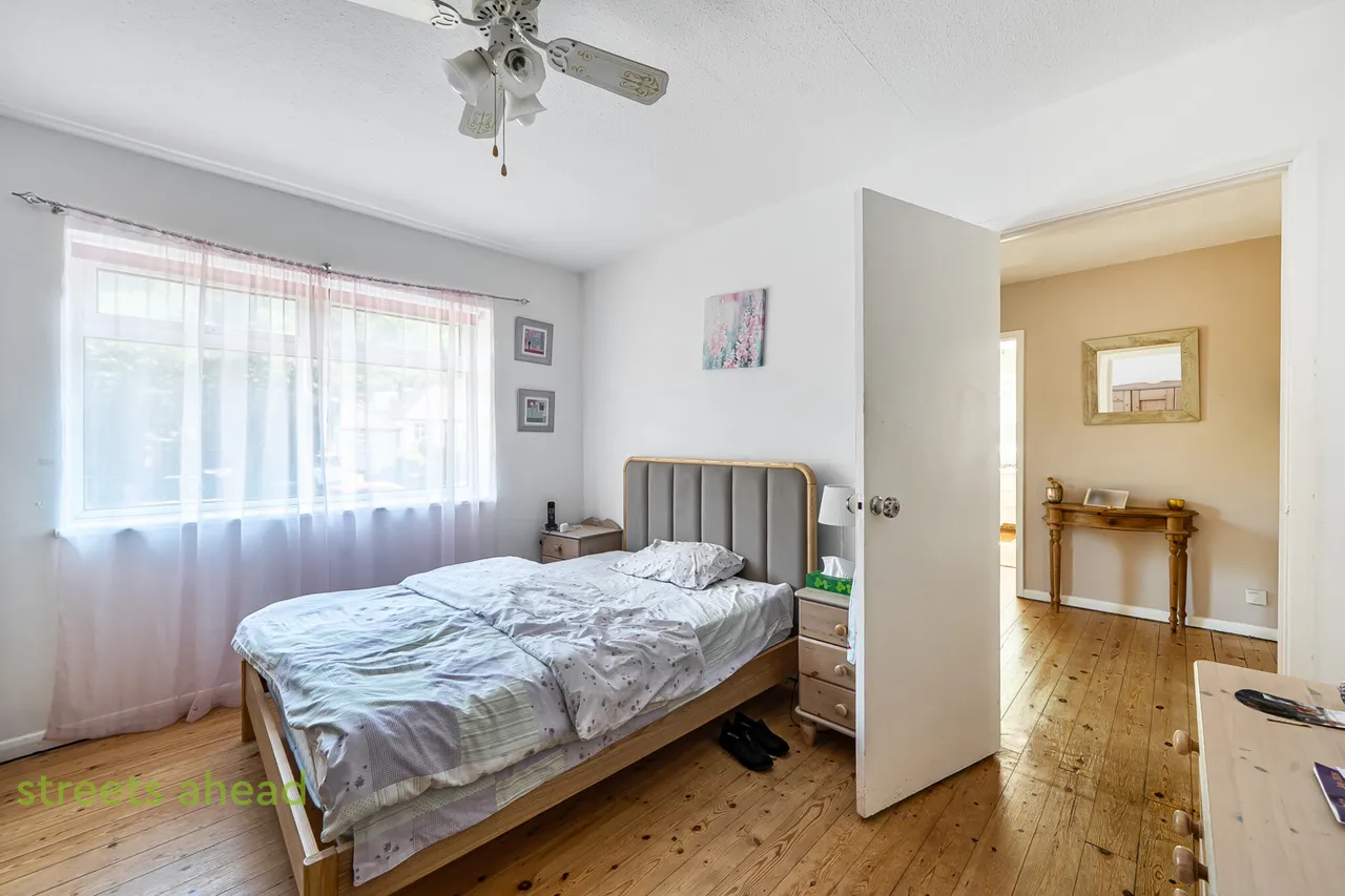 Caterham Drive, Coulsdon, CR5, photo 8